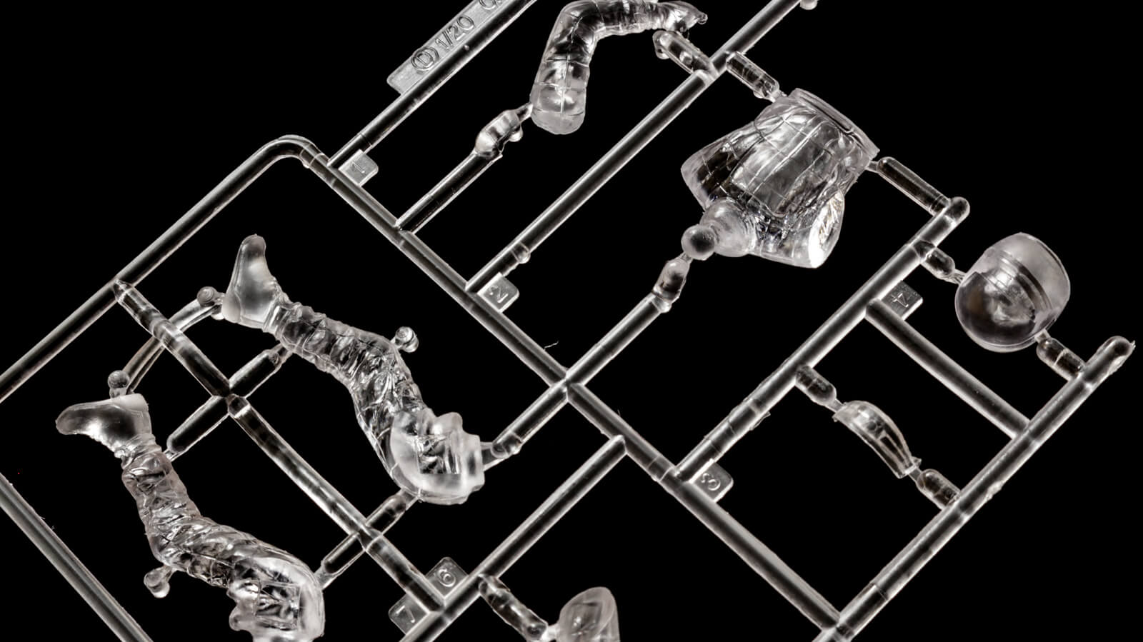 プラモデルになっても存在感抜群の男、透明なアイルトン・セナ