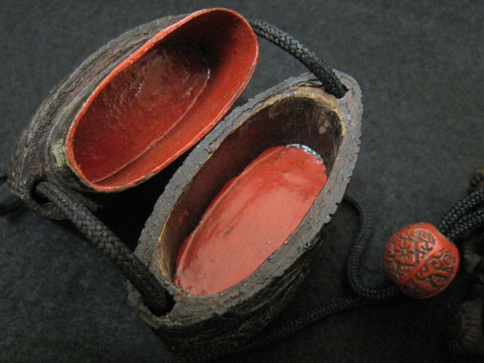 堆黒印籠 大黒根付 時代提物 堆朱細密彫印籠 買取りさせて頂きました