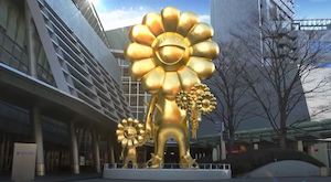 村上隆の巨大な彫刻作品『お花の親子』映像公開 | Numero TOKYO