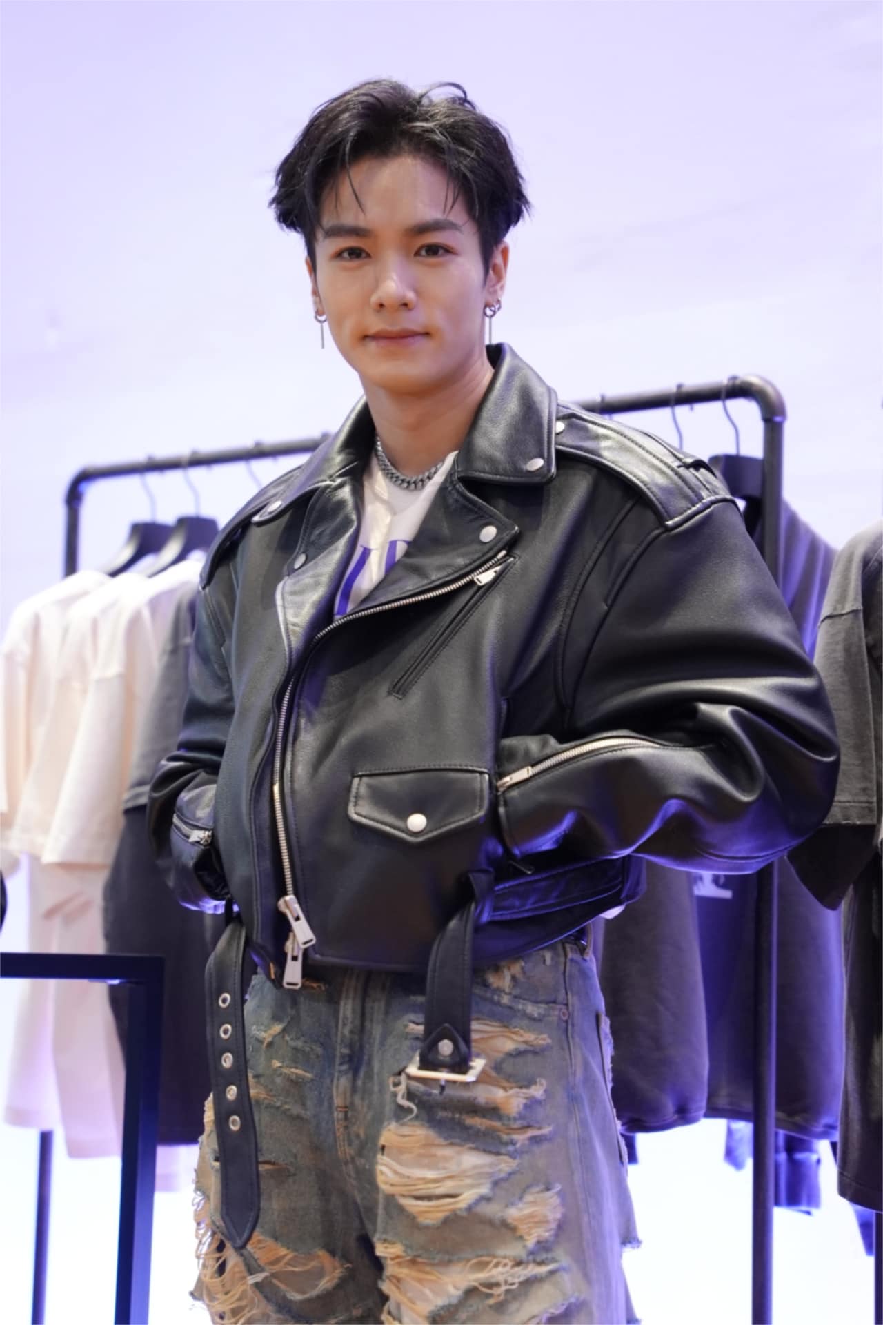 川村壱馬、レザーライダースを着て「TAKAHIROさんとバイクに乗って旅行