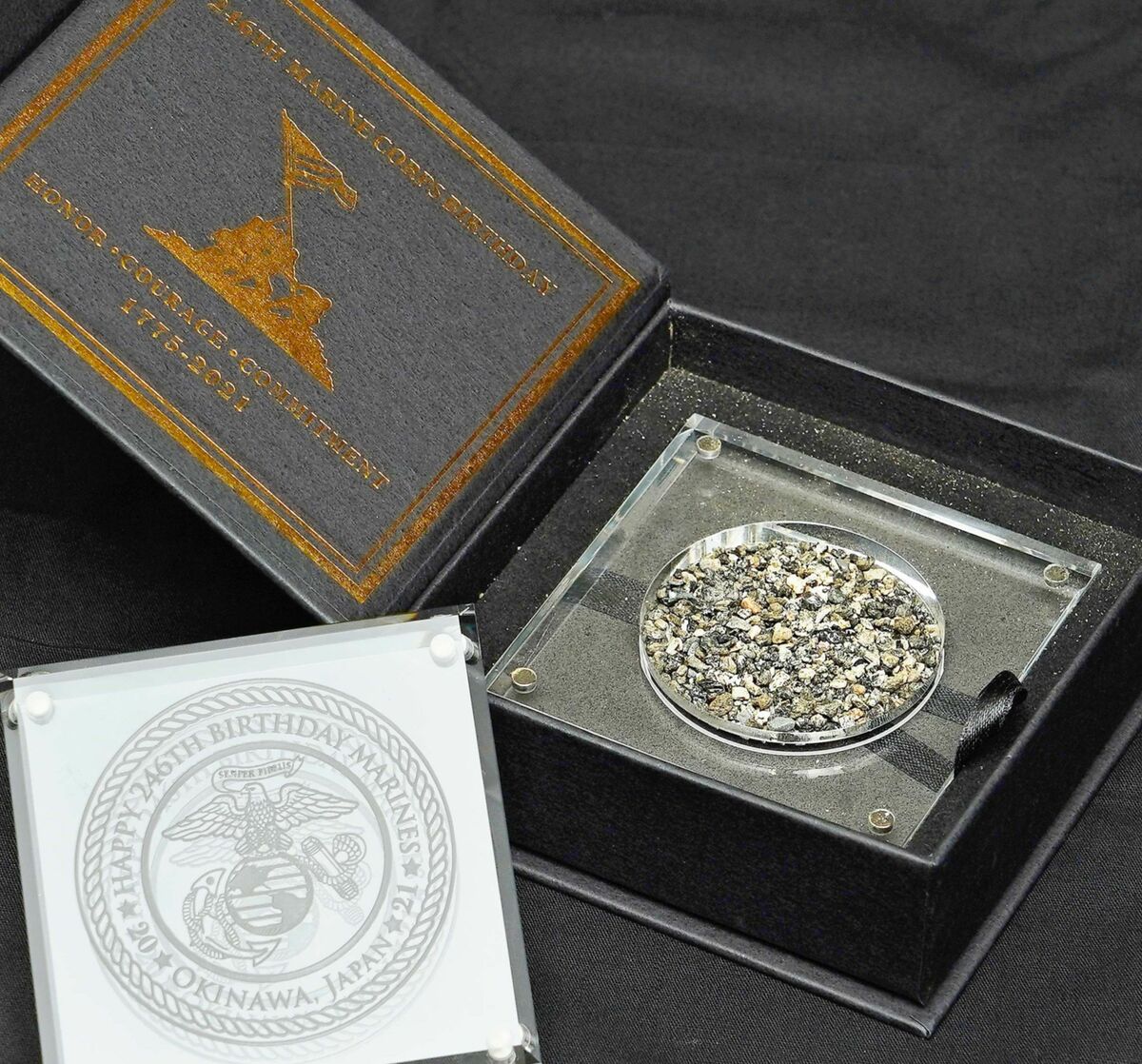 日本人は持ち帰れないのに…「遺族感情を逆なで」 硫黄島の砂販売を右翼