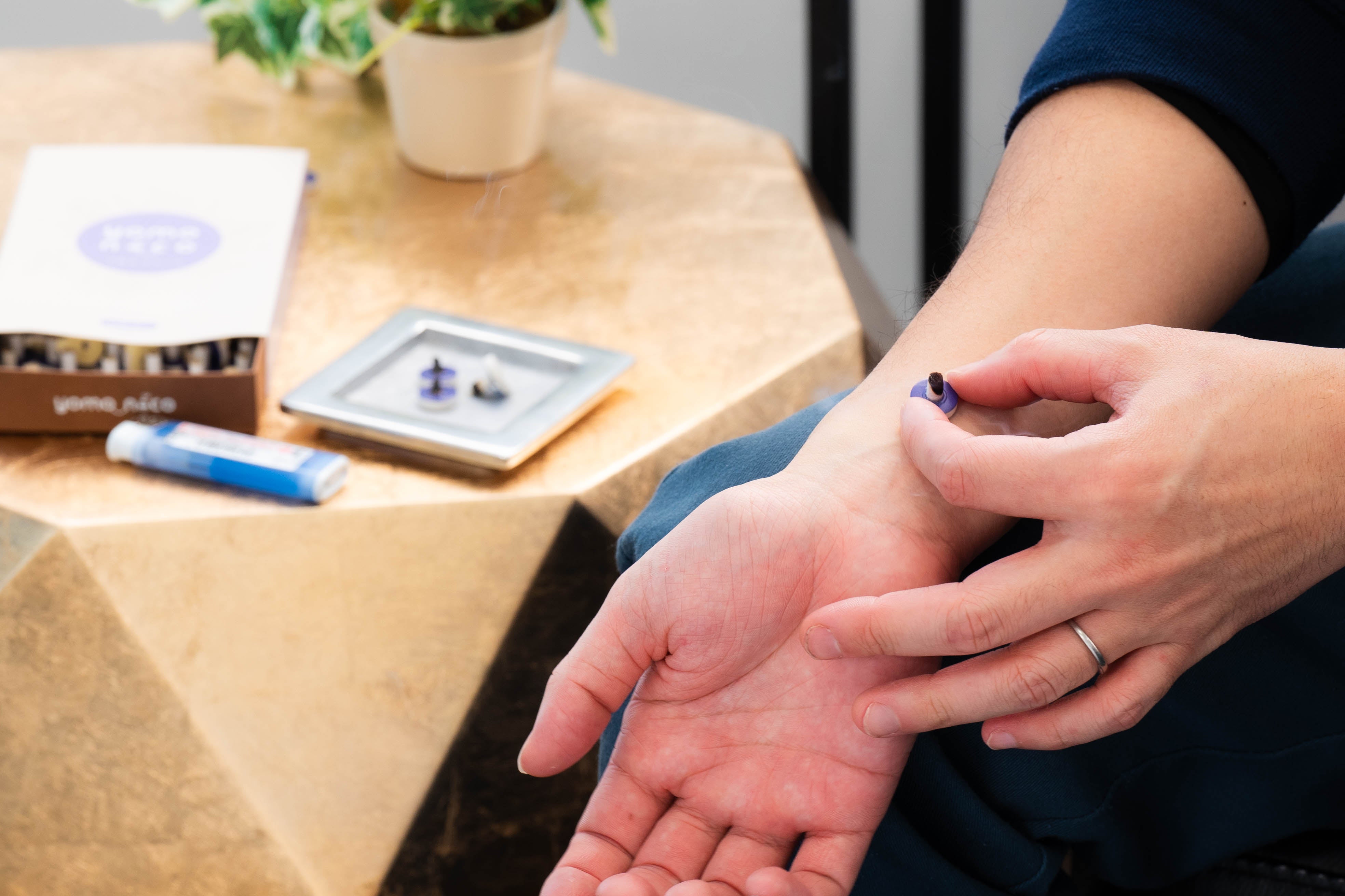 ちょこっとお試しタイプ】台座灸ヨモニコ～yomonico～ – オリエンタル