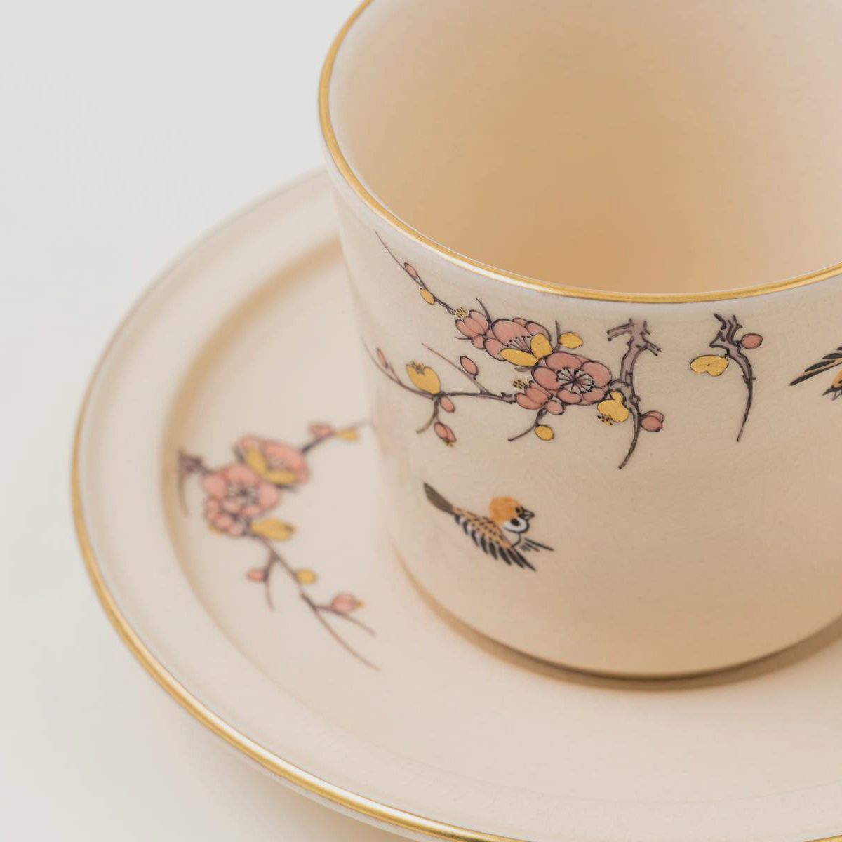 白薩摩コーヒー碗皿(梅雀)[シロサツマコーヒーワンザラ（ウメスズメ