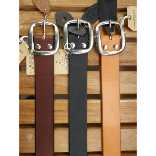 ステュディオ .ダルチザン・ご神体の刻印なしの極めてシンプルなベルト