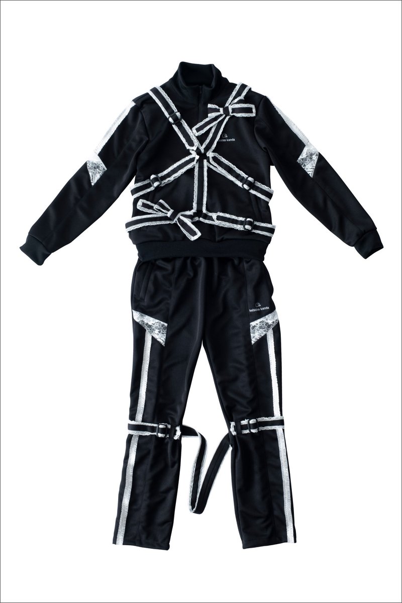 パラシュート・ジャージとボンテージ・ジャージ。シャネルがコルセット