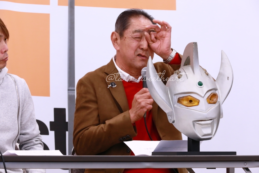 タロウアイの穴が小豆くらいの大きさで、前しか見えないというご説明を