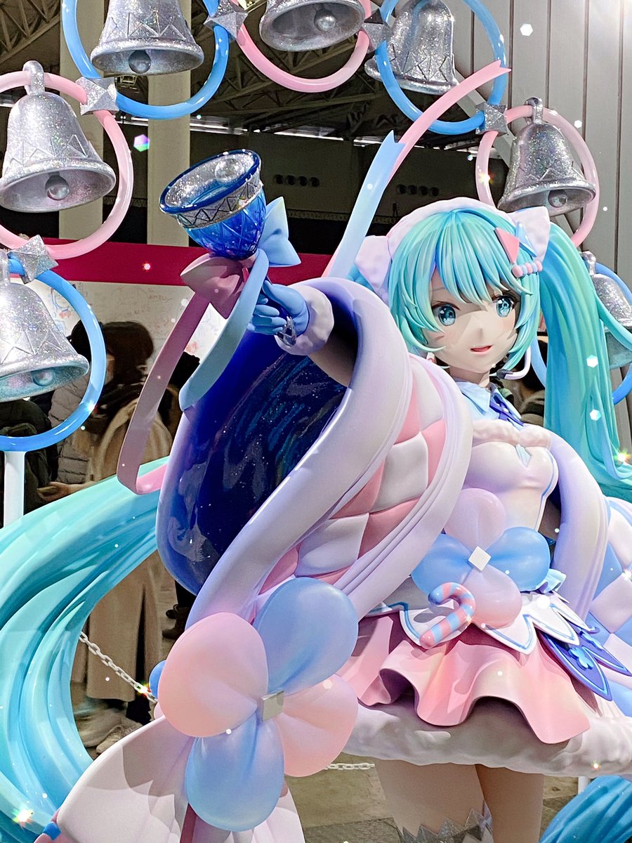 冬ミクさんの等身大フィギュアとスケールフィギュア🎄🔔 淡い色合いが