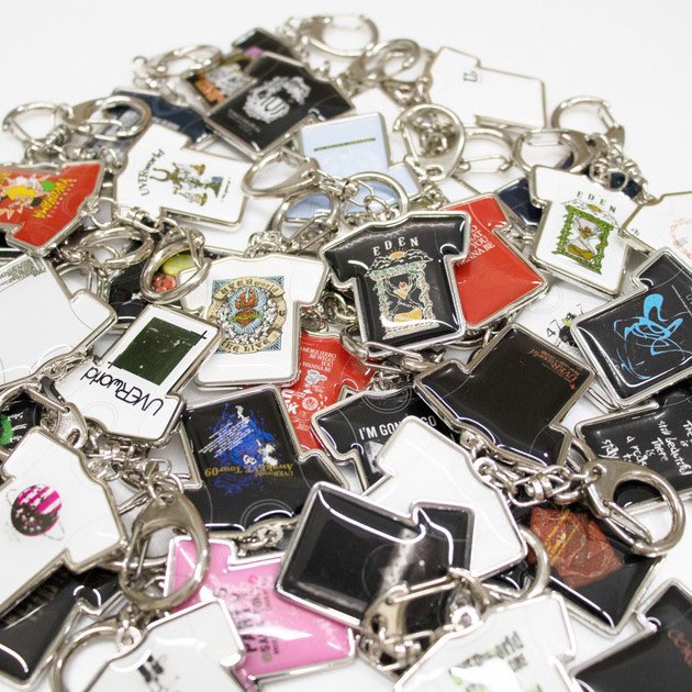 今回のUVERのグッズで1番目玉に なるであろうTシャツ型キーホルダー