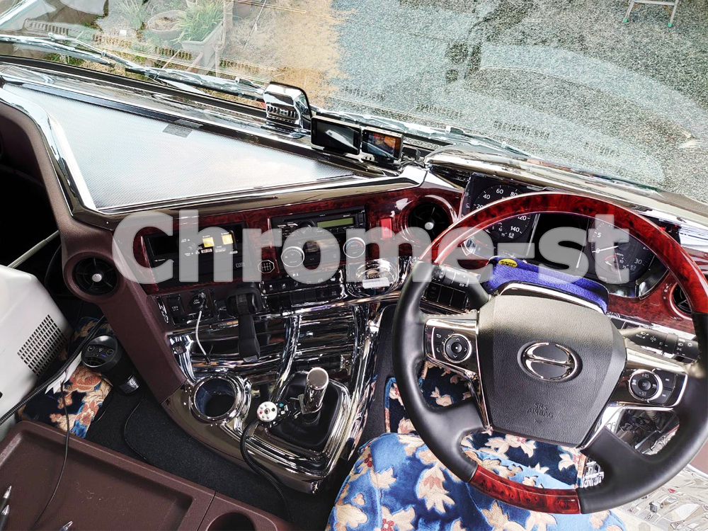 お客様写真＞ 最近はメッキの内装に拘る方がたくさんいらっしゃいます