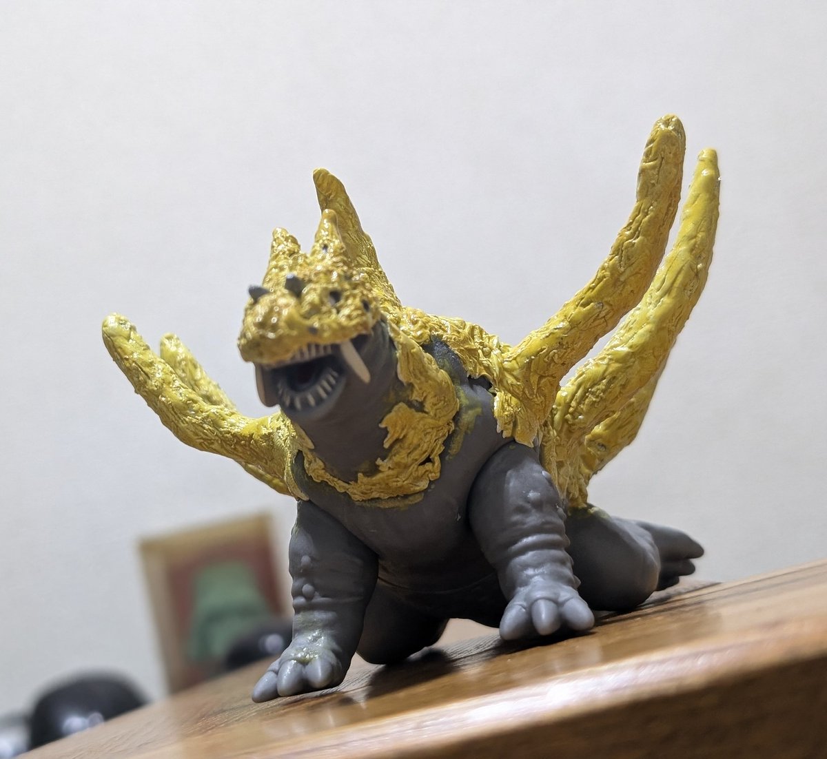 ソフビ改造 パゴスを改造して 古代粘菌怪獣エドマフィラ を作りました