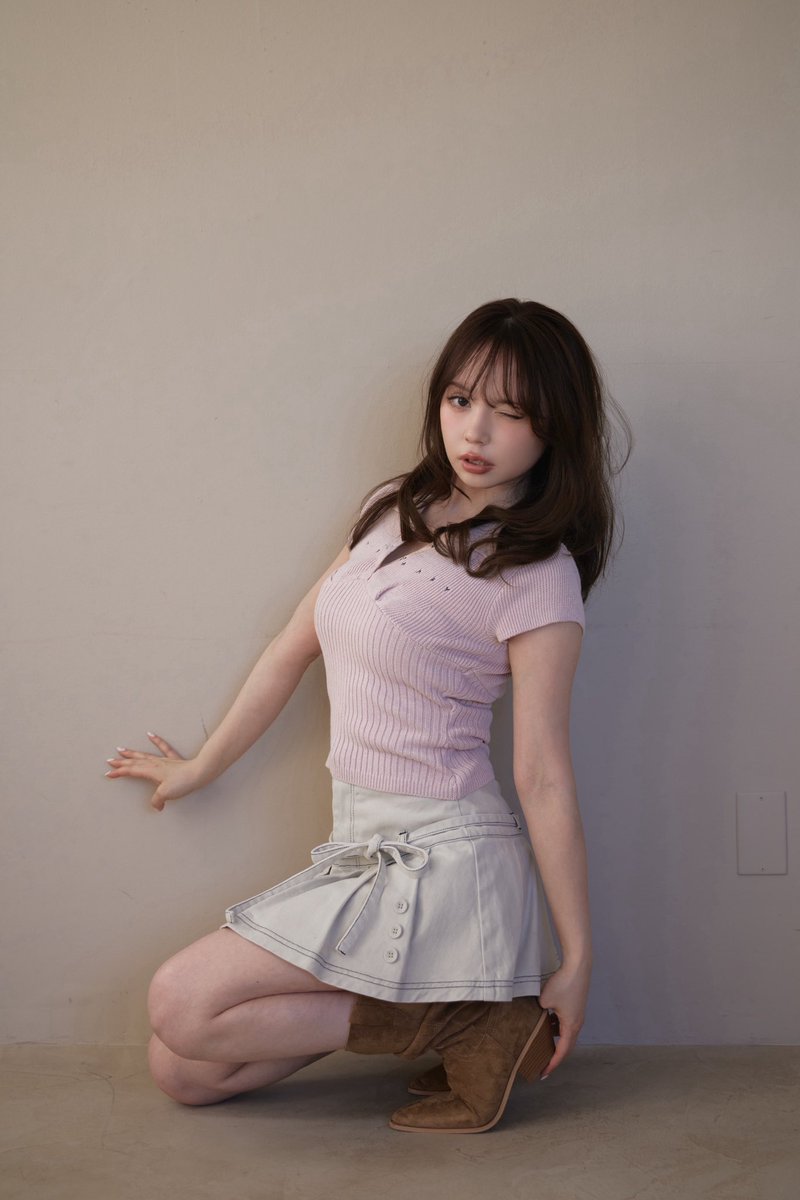 Lindsay logo tops color ivory/pink/black ¥9900-tax in バスト下から