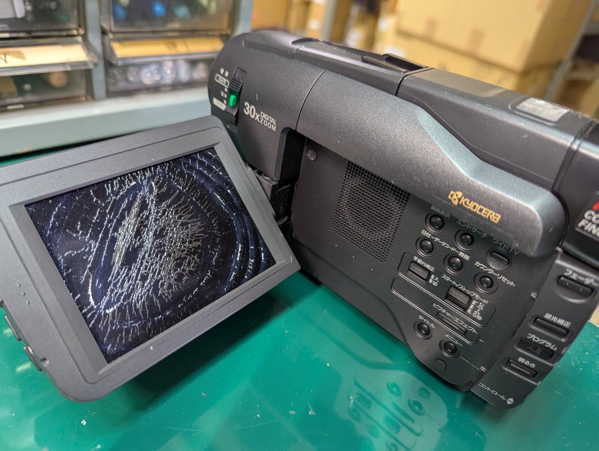 KYOCERA SAMURAI KX-LV2の修理を行います。 この機種はSONY CCD-TRV91