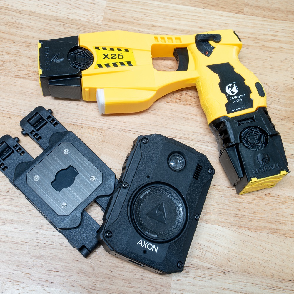 AXON BODY3タイプのダミーボディーカメラが新入荷しました。アメリカの