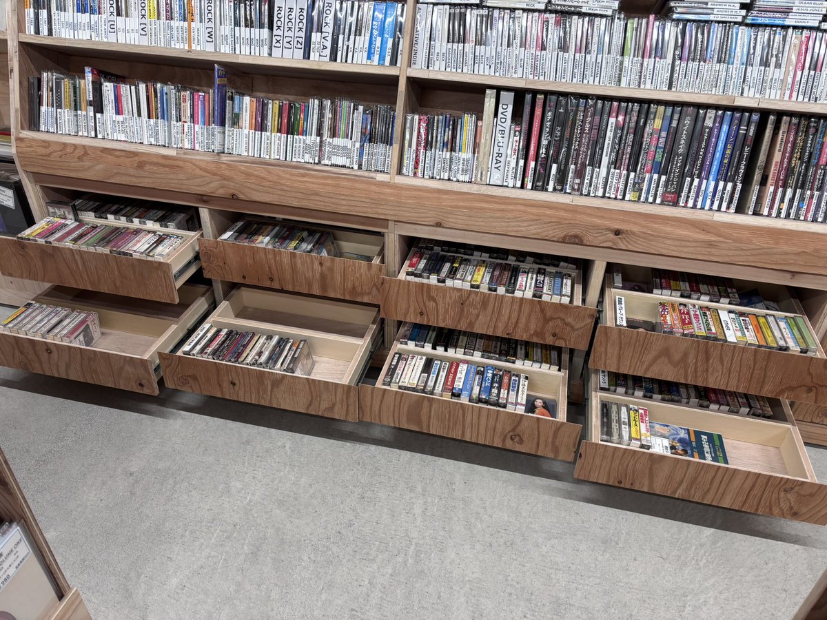 シングル棚をパワーアップした際に CD棚も改造して下部にカセット