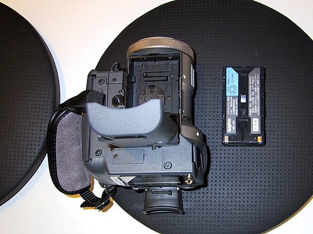 三洋、730MB 光ディスク「iDPHOTO」搭載のデジタルカメラ