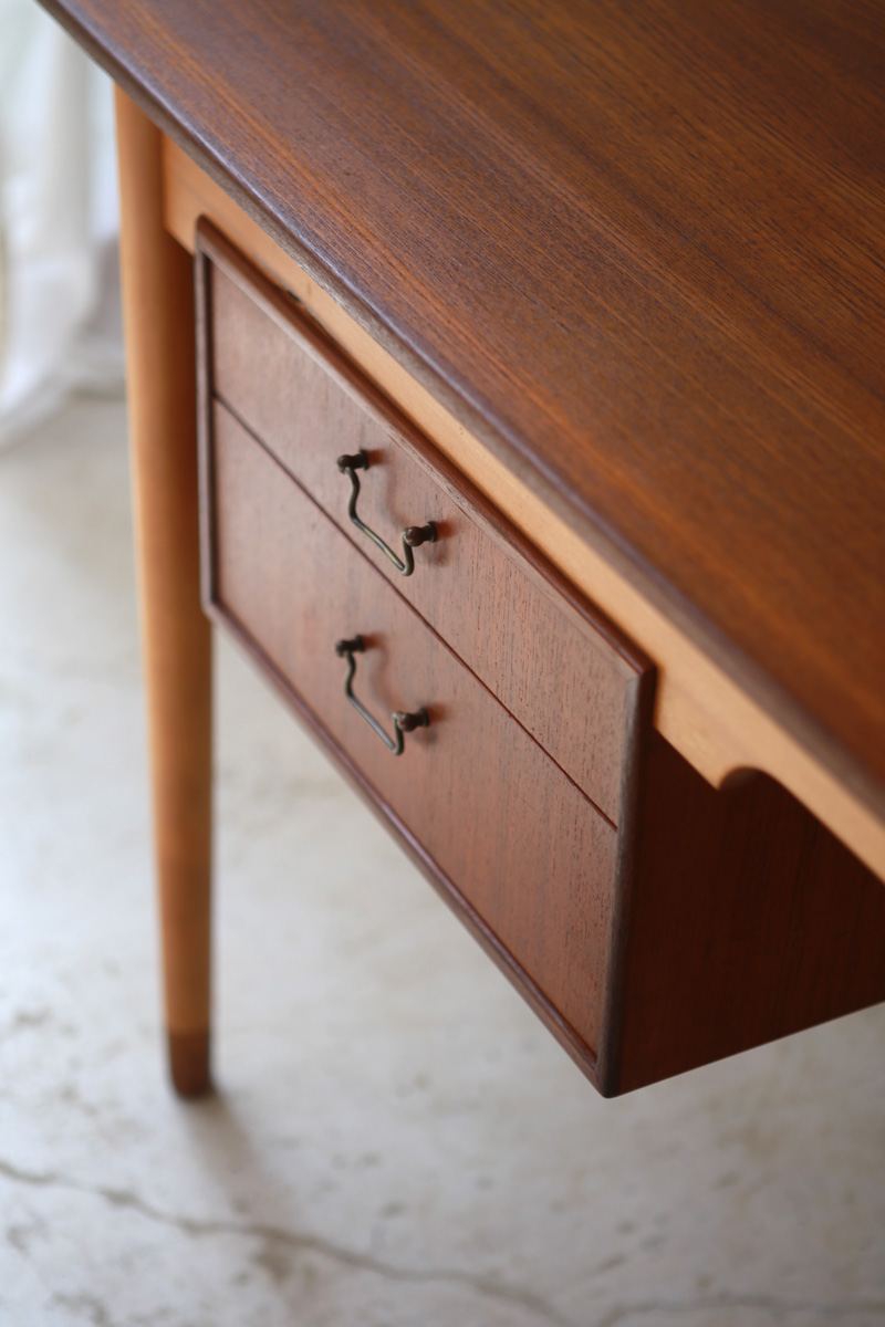 Desk from Denmark | phono | 金沢 北欧 中古家具 / デンマーク