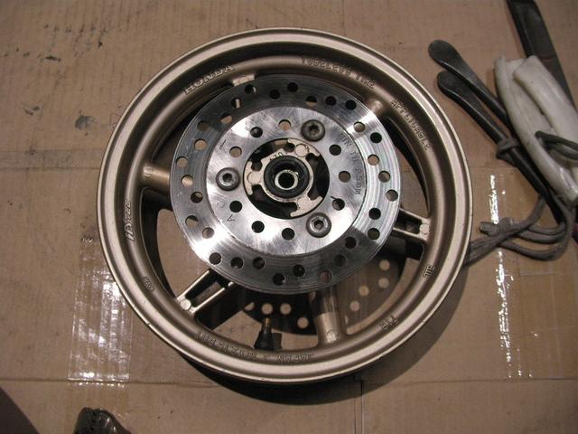 ホンダ ライブディオZX ブレーキ整備 ブレーキキャリパー