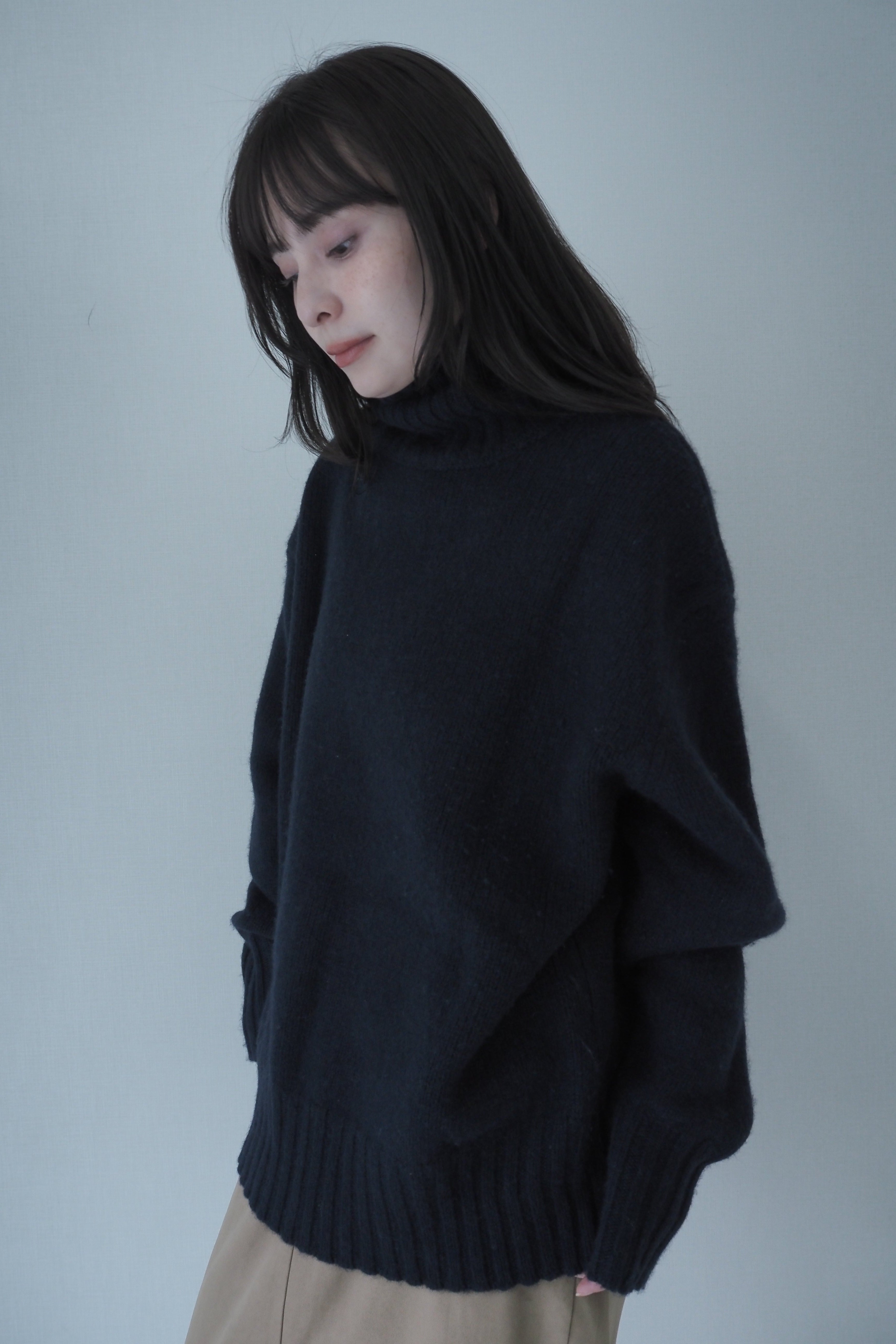Wool soft high neck knit / navy – PoFF公式オンラインショップ