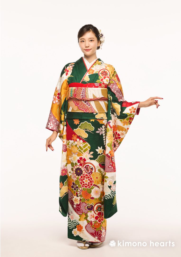 緑色にはっきりとした絵柄が愛らしい古典柄振袖で成人式を | kimono