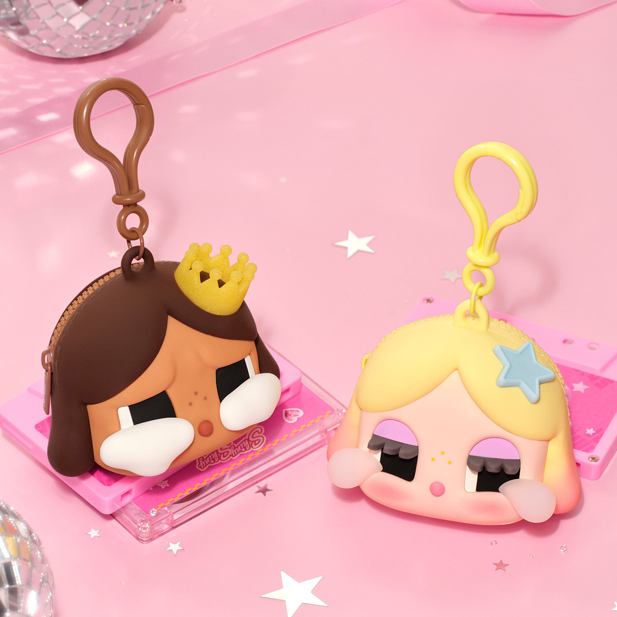 CRYBABY SHINY SHINY シリーズ イヤホンケース - POP MART (Slovenia)