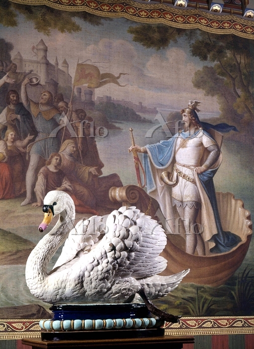 ドイツ ノイシュバンシュタイン城 白鳥像 [31105810]のアート作品 - アフロ