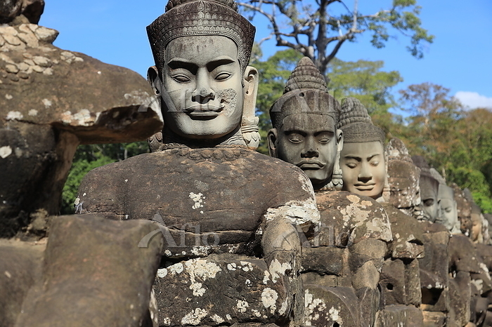 アンコールトム南大門 仏像 石像シェムリアップ カンボジア ア