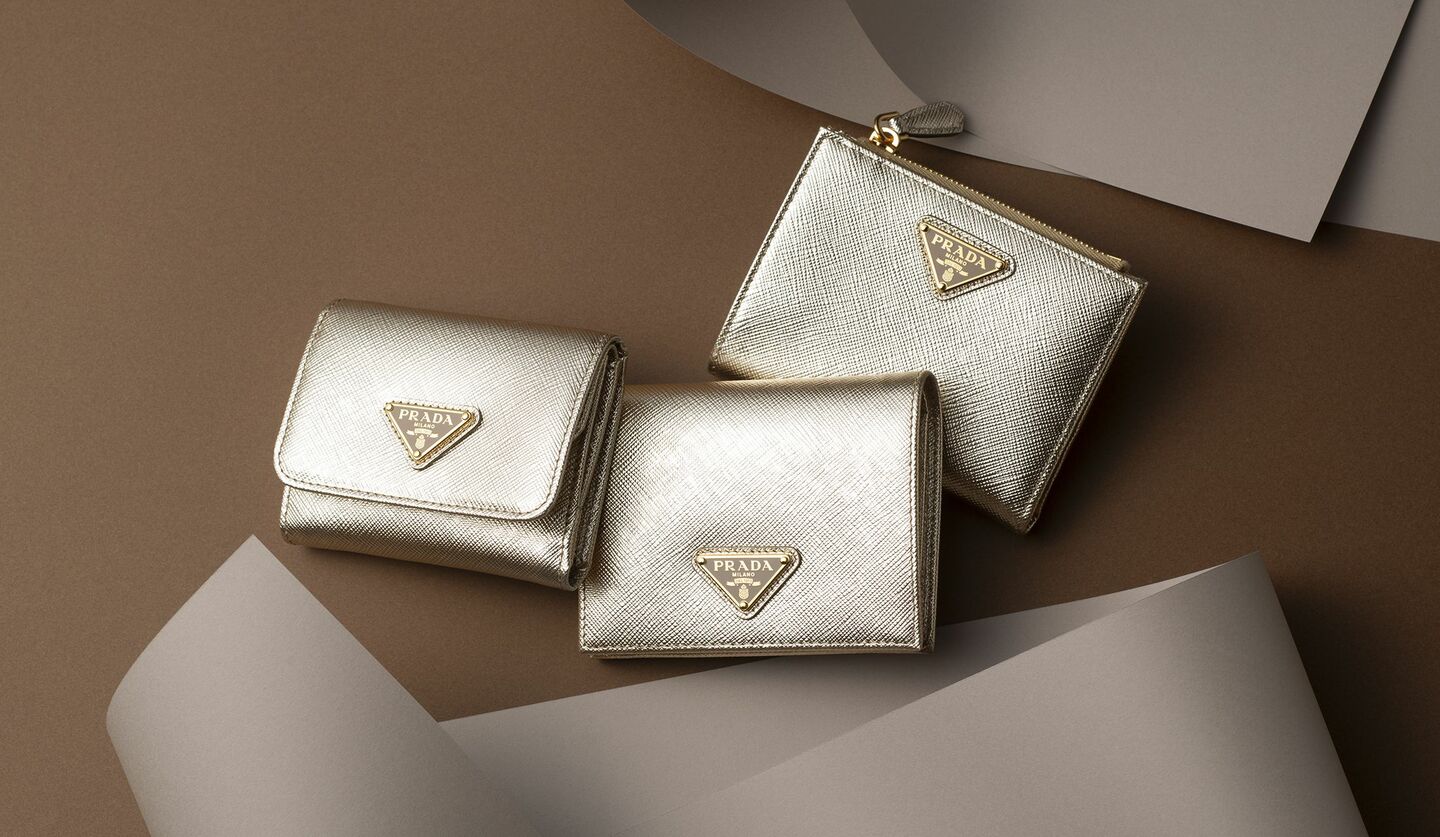2025年最強開運日に向けてチェック！「プラダ」の新作財布｜シャープな