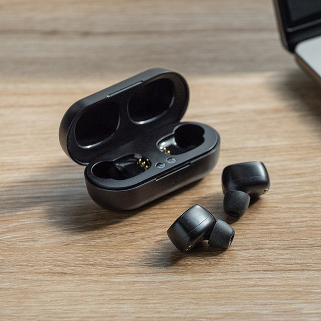 充電ケースから取り出すだけで使える完全ワイヤレスイヤホンを6月1日