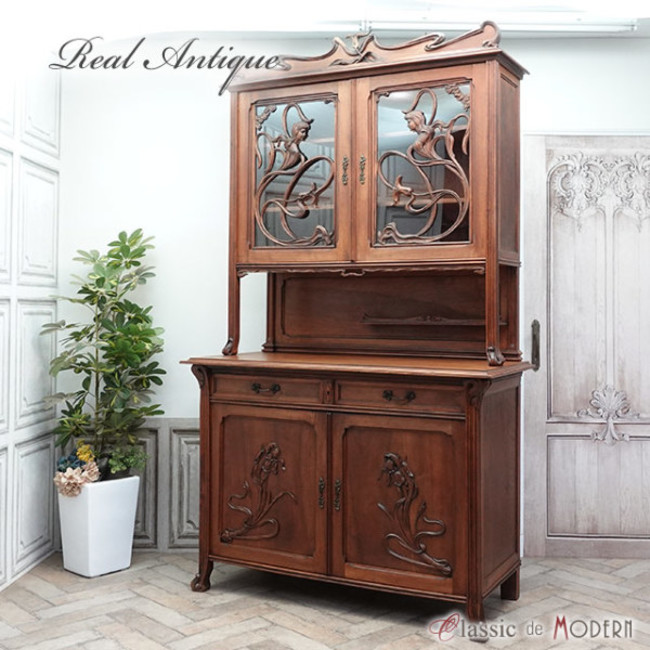 フランスの伝統を取り入れた新しい生活に。フランスアンティーク家具が