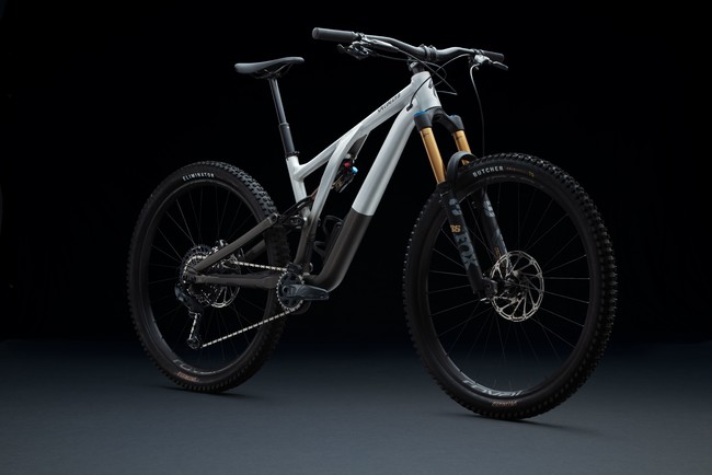 数々の賞を受賞したStumpjumper EVOの性能を全く妥協することなく