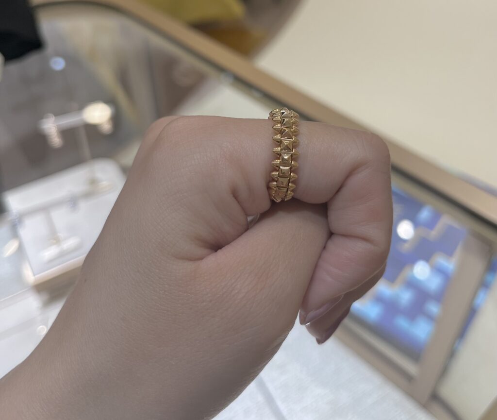 カルティエ クラッシュドゥリングは痛い？ カラーはどれがいい