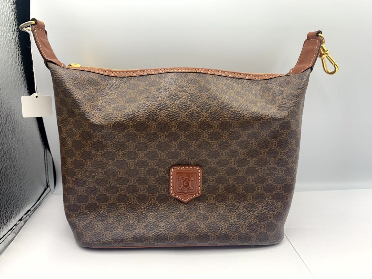 セリーヌのポーチはどのように保管すべき？ 千葉県のお客様 - 買取の