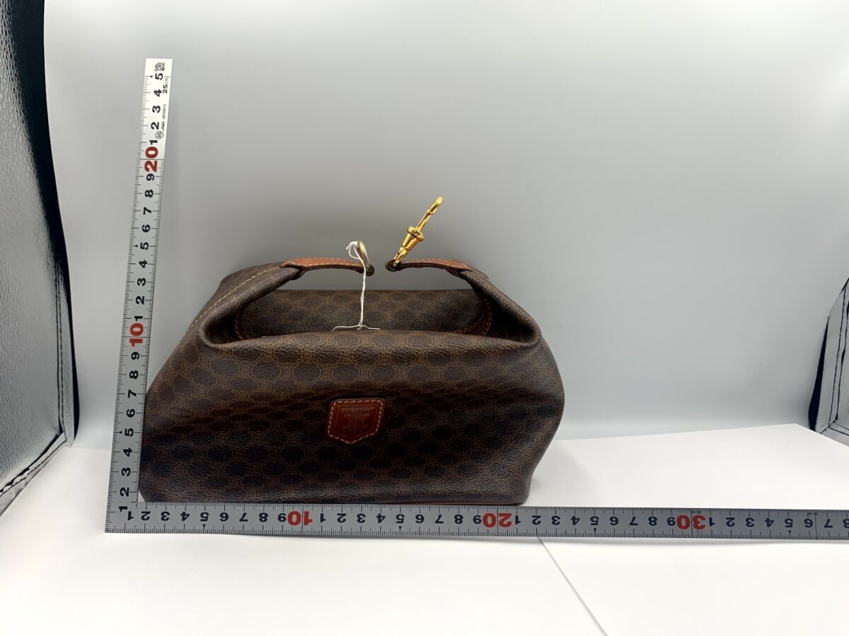 セリーヌのポーチはどのように保管すべき？ 千葉県のお客様 - 買取の