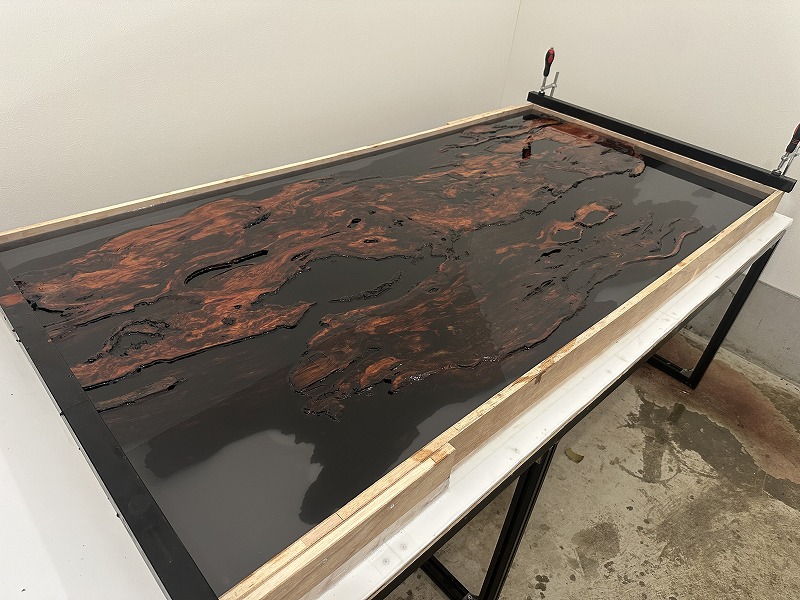 屋久杉レジンテーブルの納品！〜朽ちと生命力のアート〜|レジン