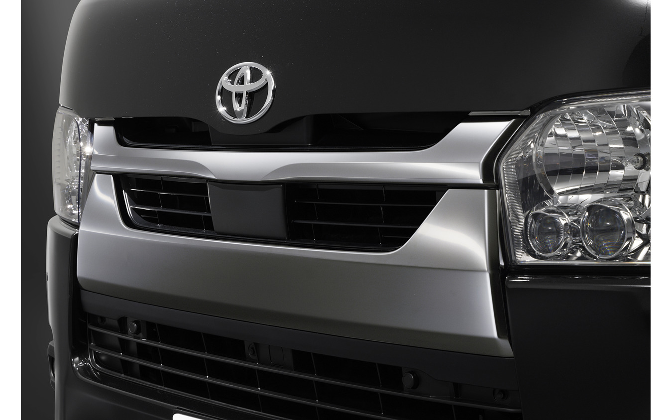 トヨタ『ハイエースバン』に200系20周年の特別仕様「DARK PRIME S