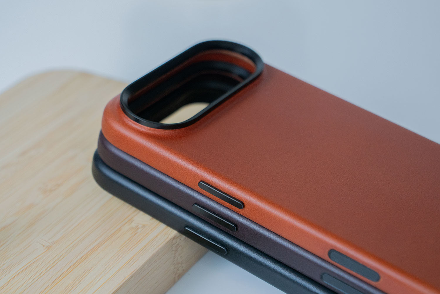 Leather iPhone 17 Air Shell Case Metal, MagSafe - Saddle Brown