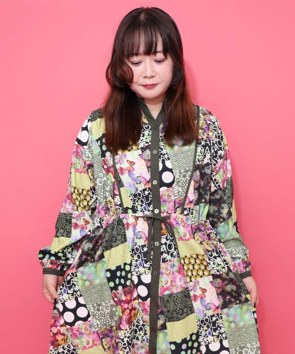 153676：パッチワーク風総柄ドロスト前開きワンピースの通販-ScoLar