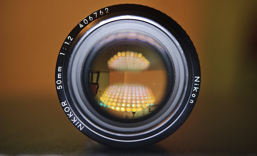 Recumbent Nikon Nikkor Ai-S 50mm/f 1.2 レンス゛ Review: The