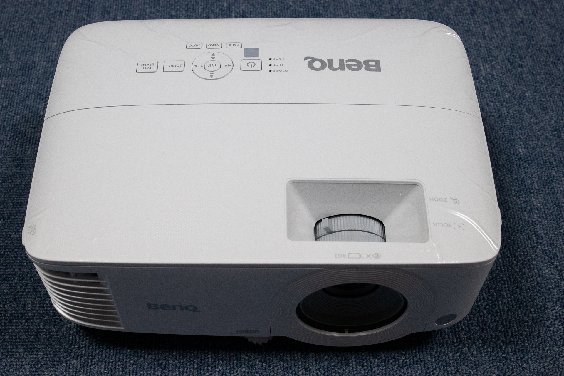 BenQ製プロジェクター MH550 レビューとプロジェクター購入の