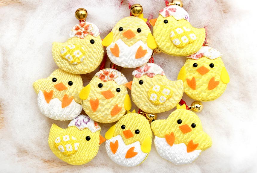 ちりめん根付・ひよこ｜株式会社さくらほりきり