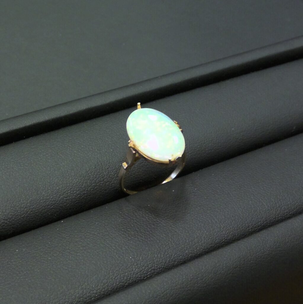 K18 ホワイトオパールリングの買取実績 | 買取専門店さすがや