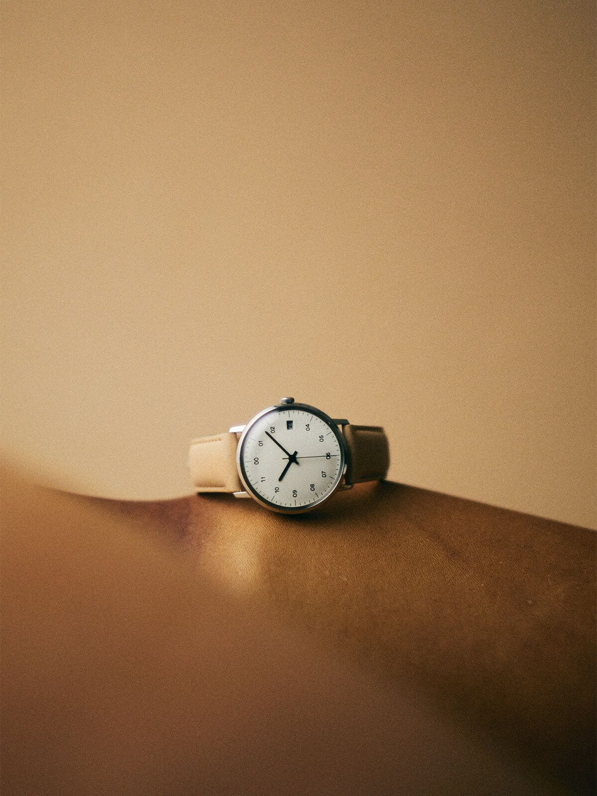 SK02 / SS SILVER MIRROR FINISH / WHITE DIAL / NUME LEATHER