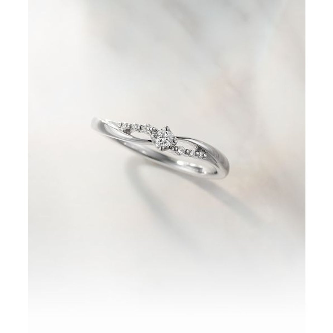 ヨンドシー 4℃ K10ホワイトゴールドダイヤモンドリング （ホワイト