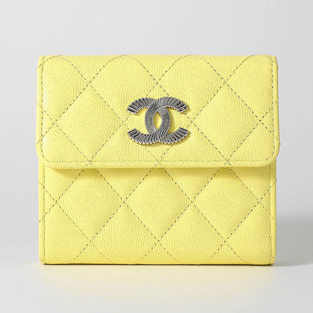 シャネル CHANEL 2つ折り財布 キャビアスキン クラシック スモール