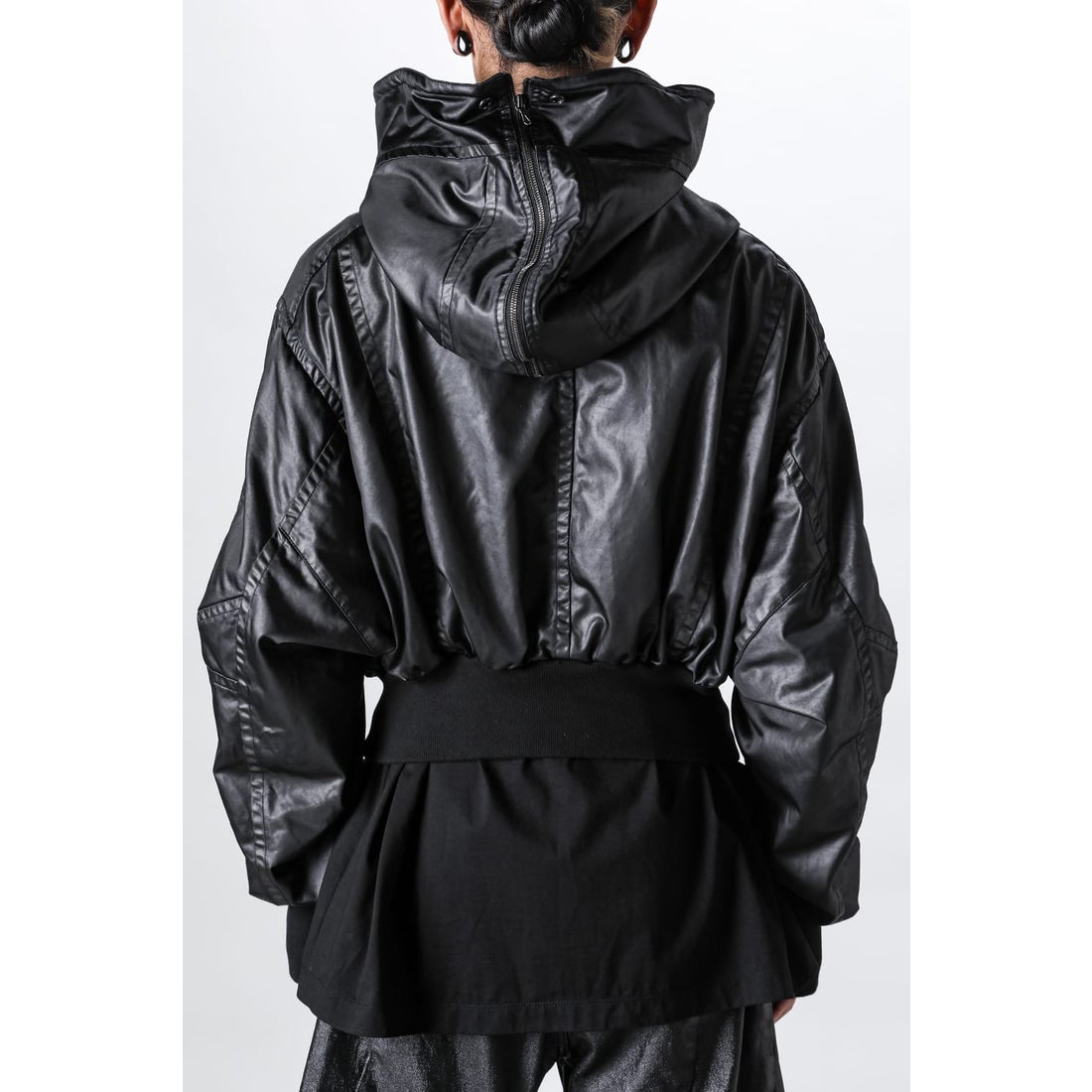 ユリウス JULIUS Coated Satin Short Hooded Blouson（BLACK） -FASCINATE