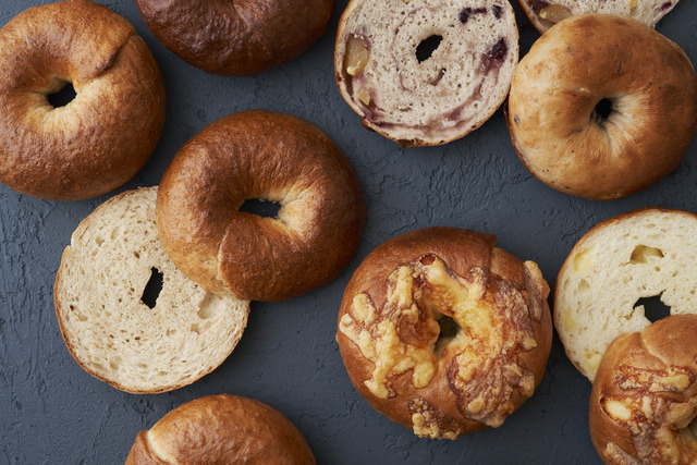 プロ級のパンが家庭で焼ける！「プレーンベーグル」の作り方【本格パン