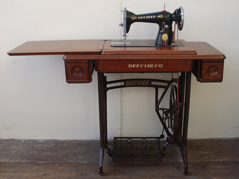 No.638 BROTHER ブラザー製 家庭用足踏みミシン：アンティークミシン