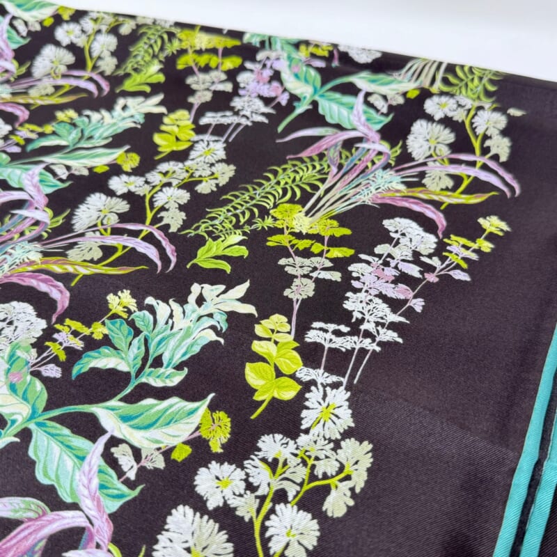 シルクスカーフ 植物・花柄（黒） - ジムトンプソン【タイシルク100