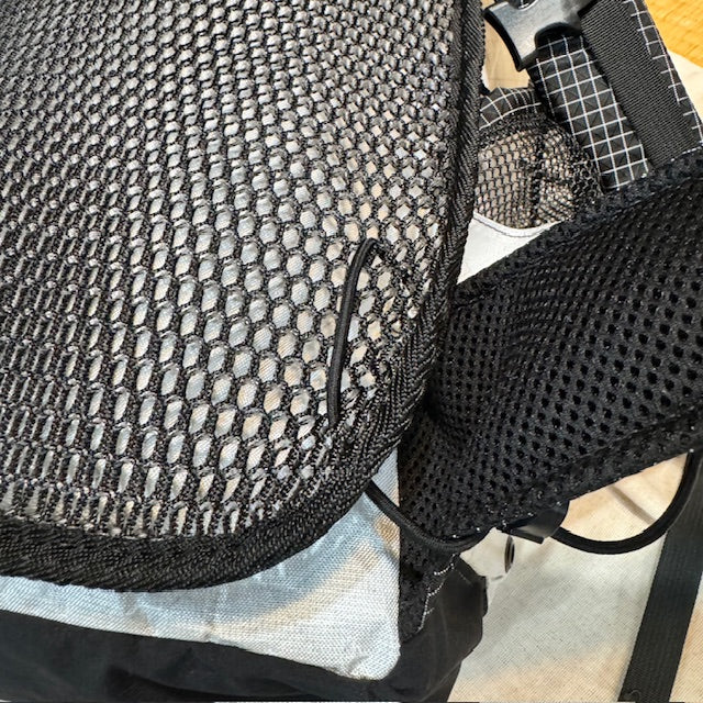 清潔空間（バックパック背面の蒸れ軽減・エアーメッシュパネル