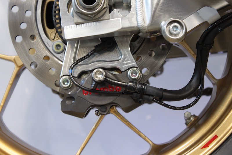 BREMBO リヤブレーキキャリパー/ブラケットキット・シルバー CBR1000RR